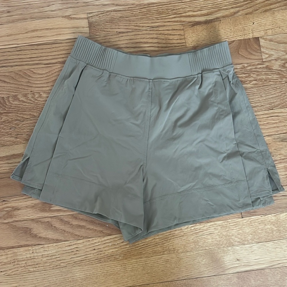 Lululemon stretch woven relaxed-fit high rise shorts
